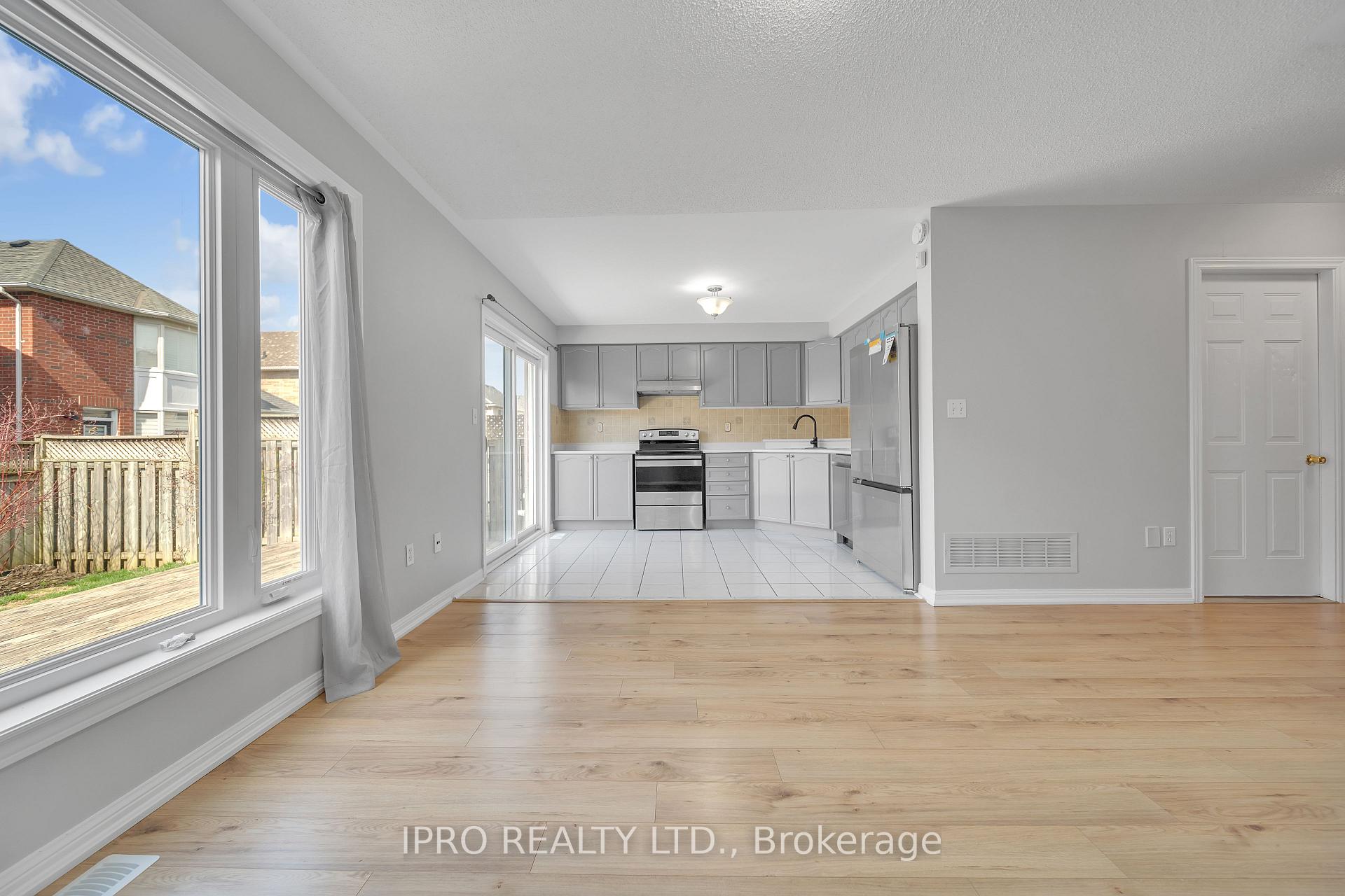 Photo 11 of 388 Baverstock Crescent, Milton, Clarke — HOMEH