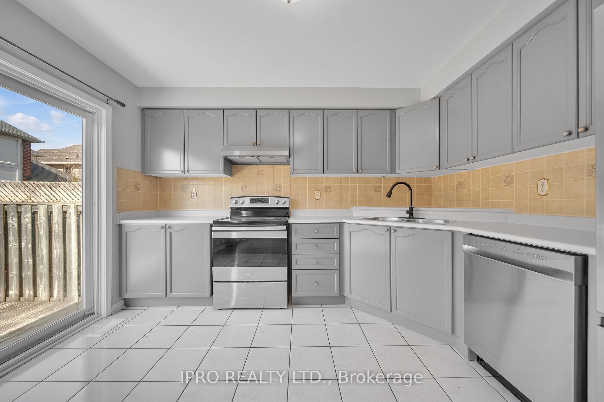 Photo 15 of 388 Baverstock Crescent, Milton, Clarke — HOMEH