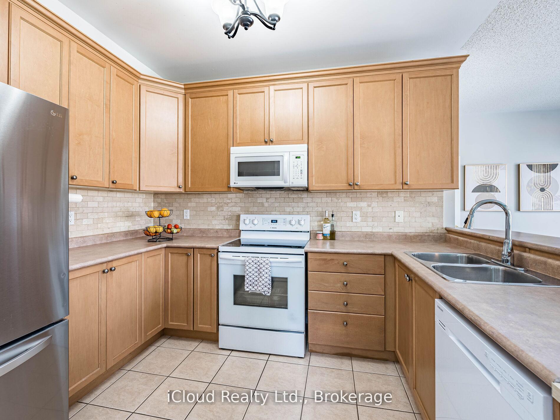 Photo 16 of 634 Oxbow Crescent, Oshawa, Eastdale — HOMEH