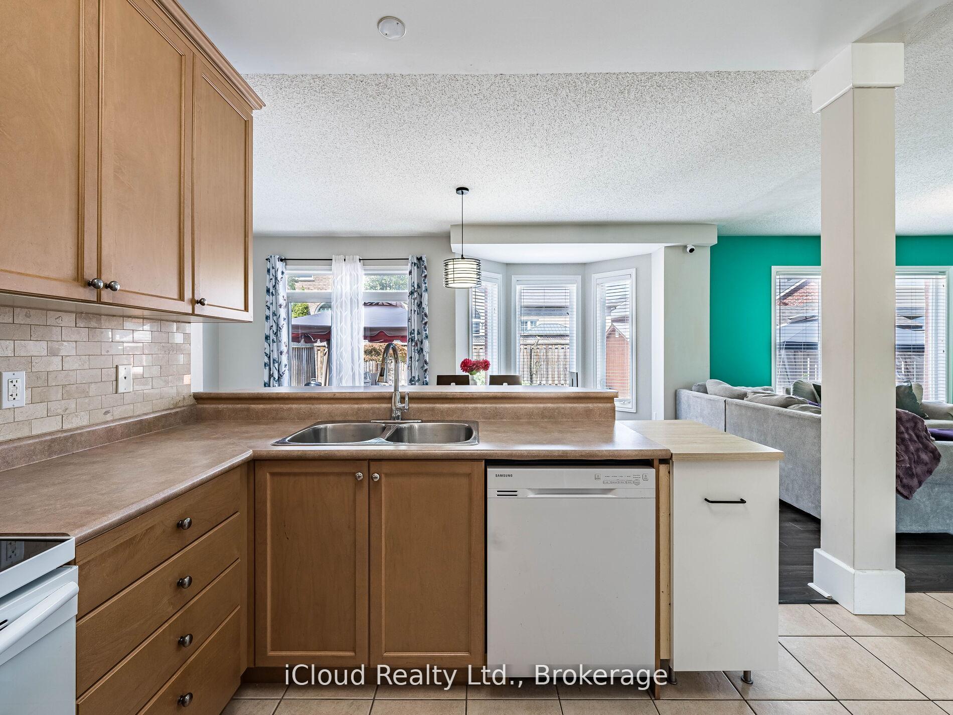 Photo 19 of 634 Oxbow Crescent, Oshawa, Eastdale — HOMEH