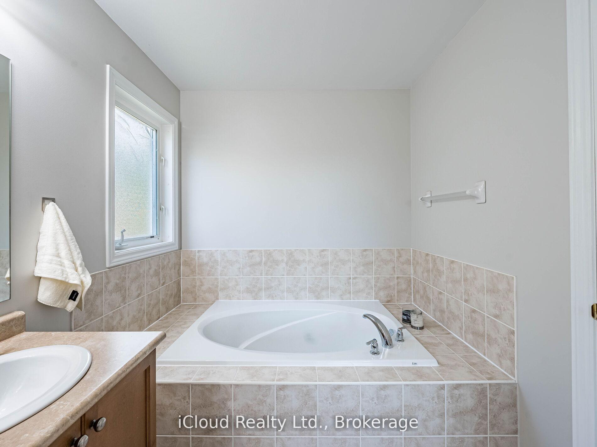 Photo 31 of 634 Oxbow Crescent, Oshawa, Eastdale — HOMEH