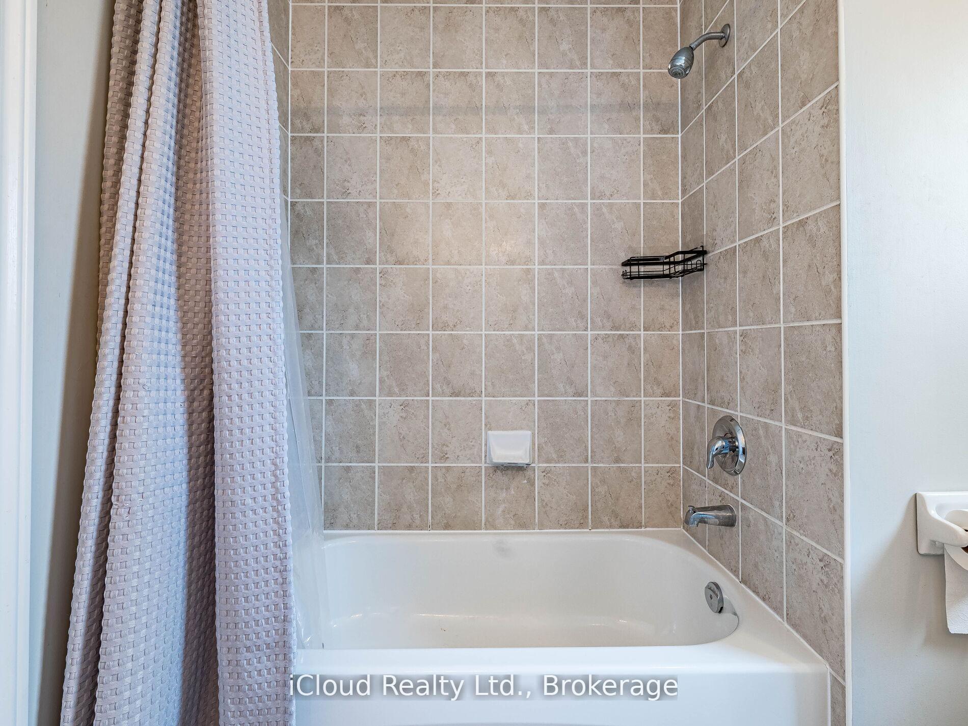 Photo 40 of 634 Oxbow Crescent, Oshawa, Eastdale — HOMEH