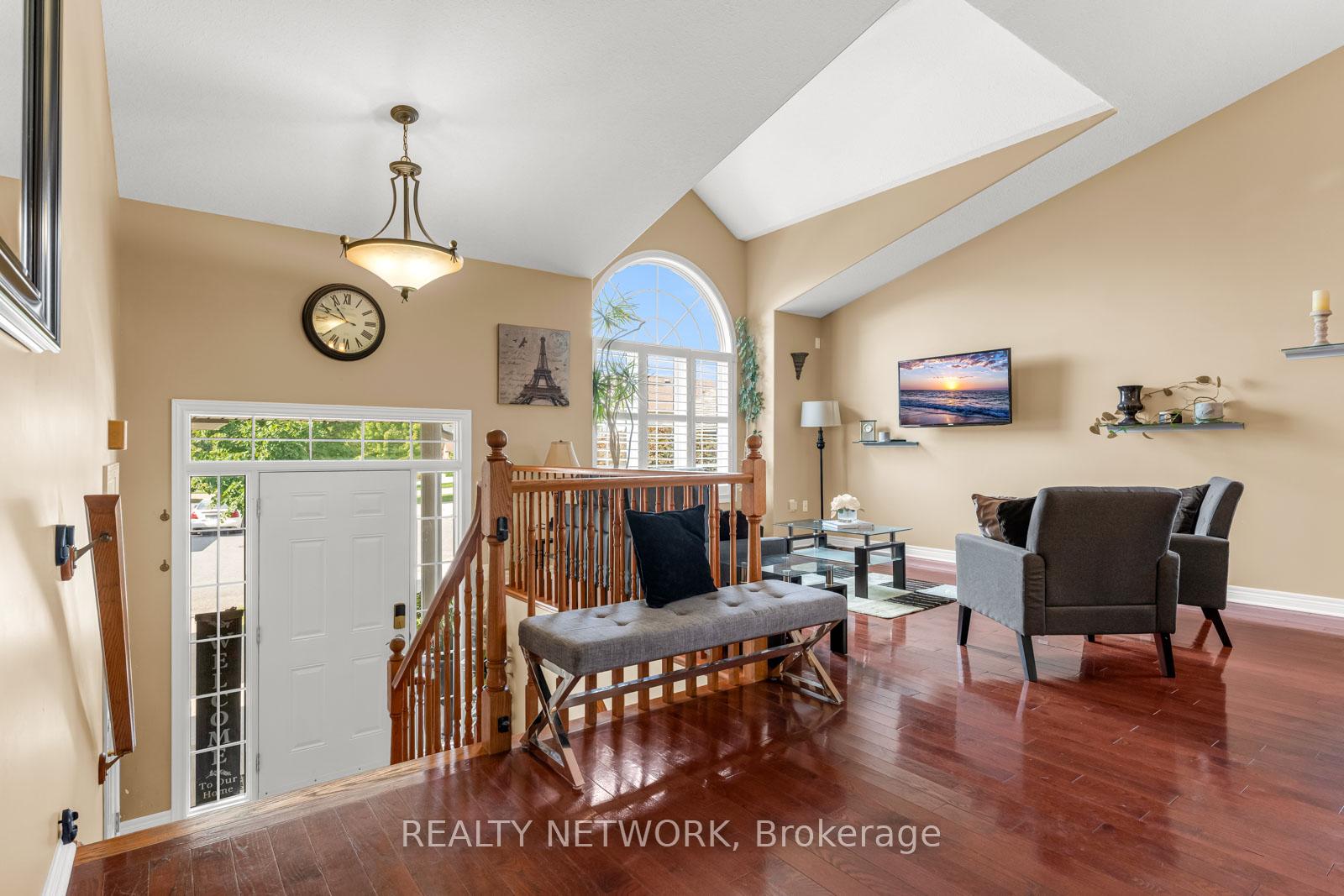 Photo 5 of 8301 Mullen Court, Niagara Falls, Ascot — HOMEH