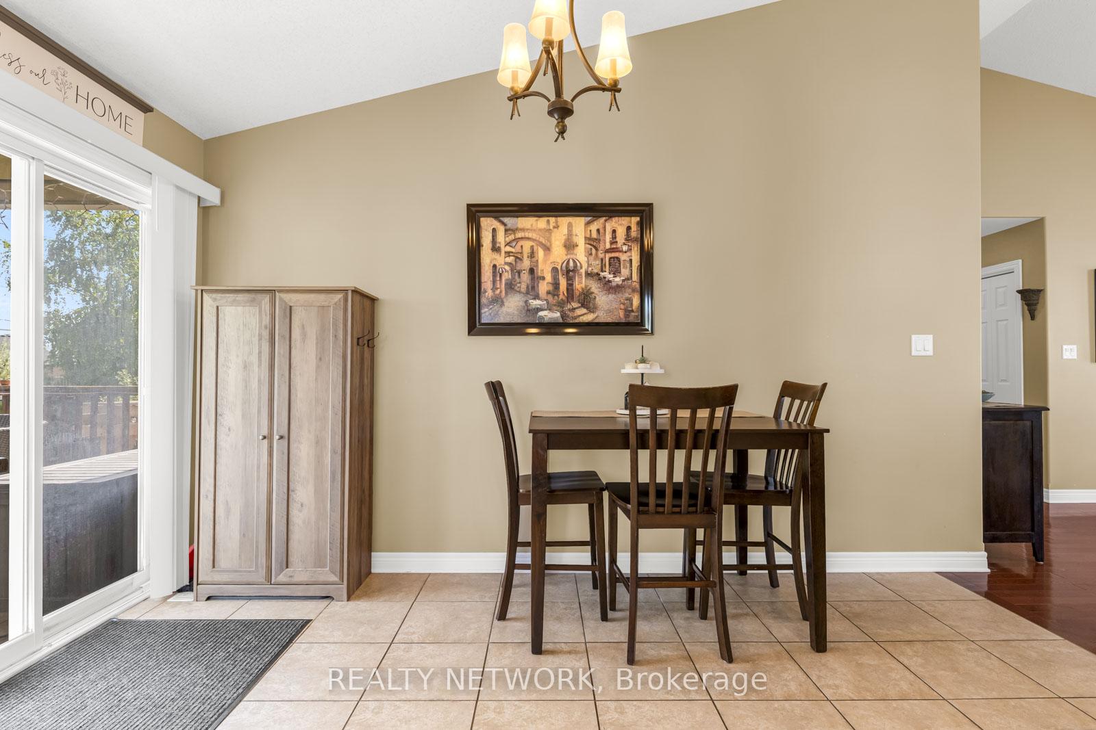 Photo 12 of 8301 Mullen Court, Niagara Falls, Ascot — HOMEH