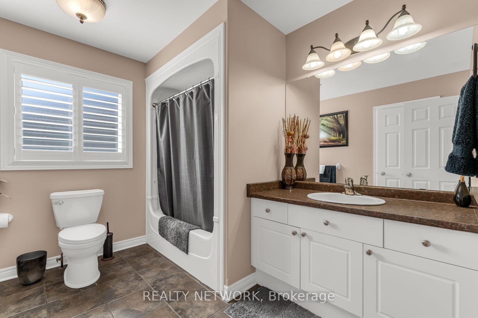 Photo 13 of 8301 Mullen Court, Niagara Falls, Ascot — HOMEH