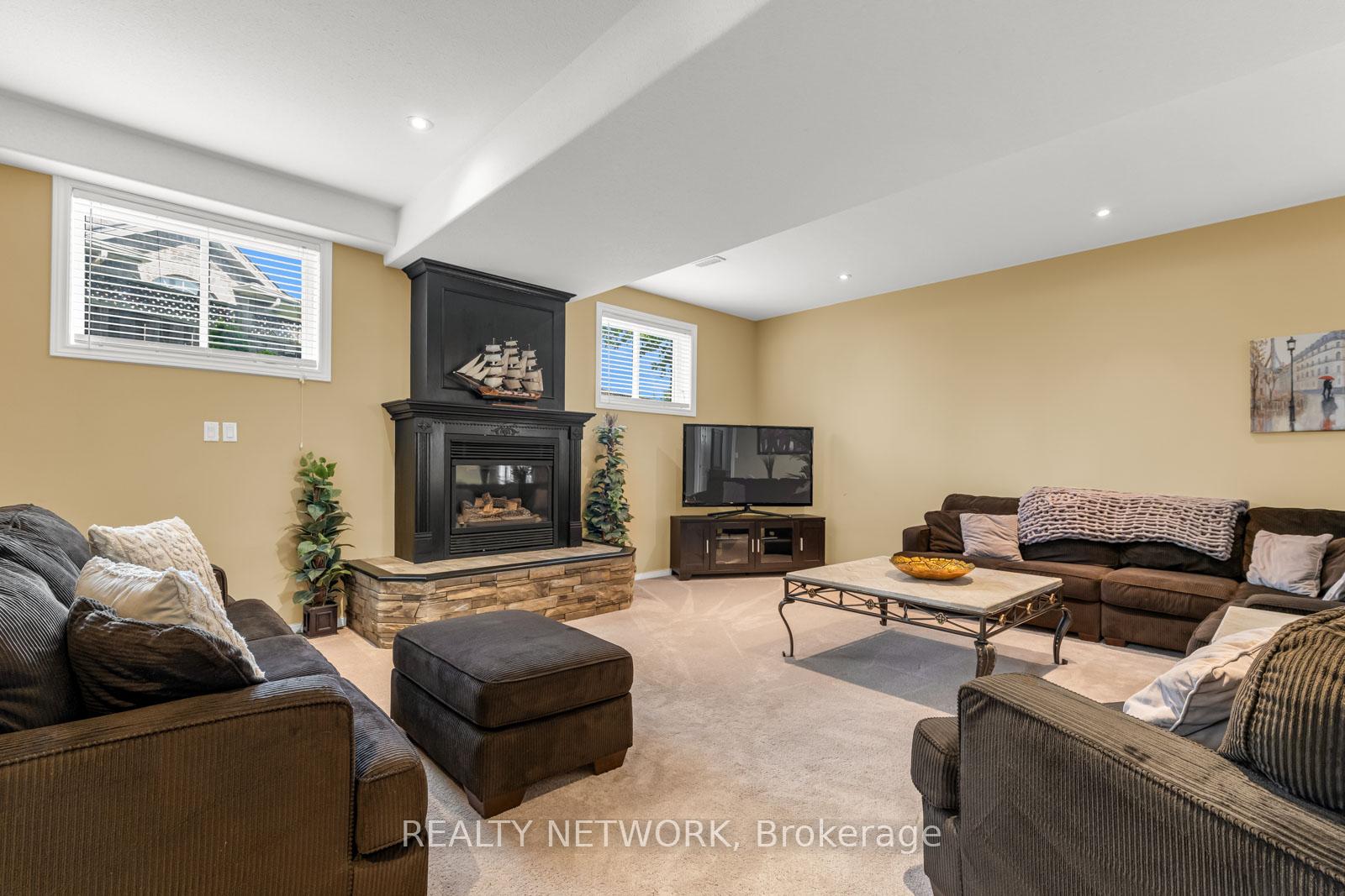 Photo 23 of 8301 Mullen Court, Niagara Falls, Ascot — HOMEH