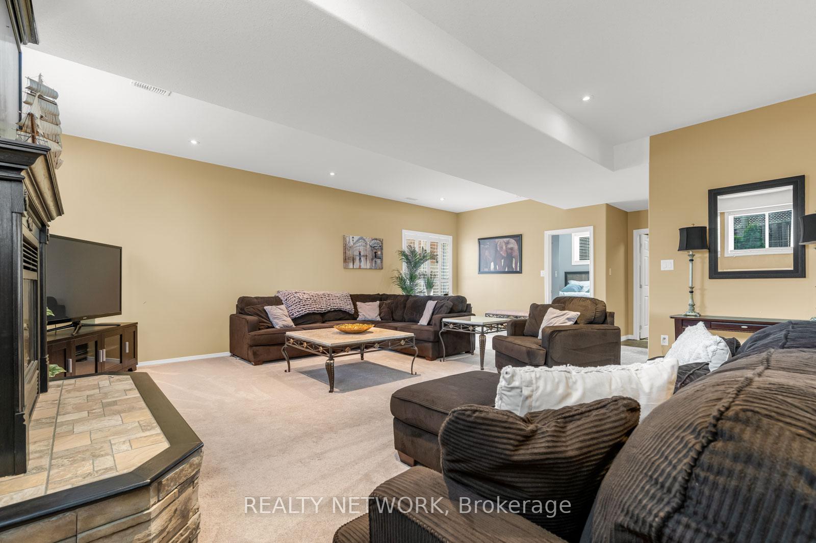 Photo 24 of 8301 Mullen Court, Niagara Falls, Ascot — HOMEH