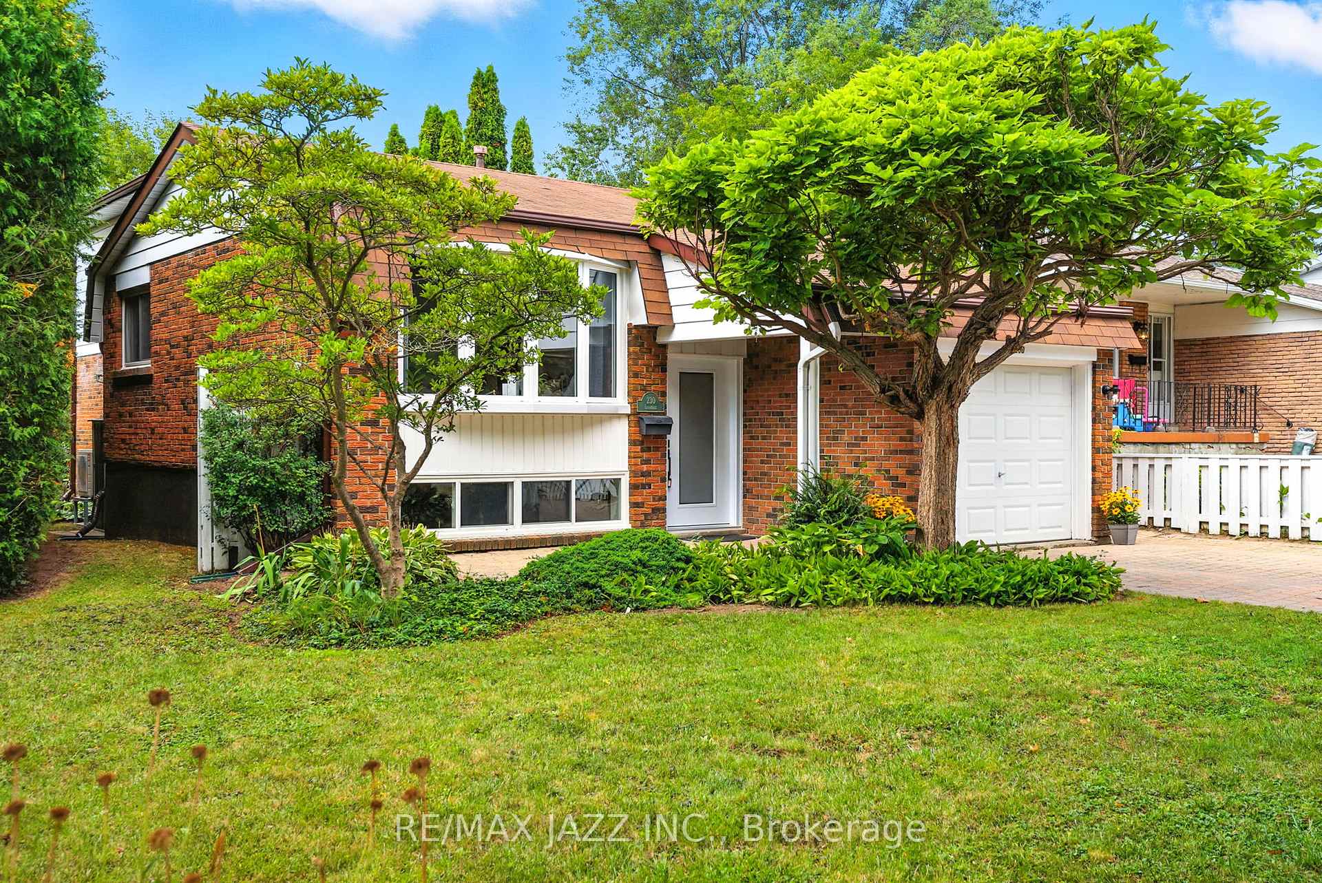 Photo 2 of 230 Lorindale Drive, Oshawa, Donevan — HOMEH