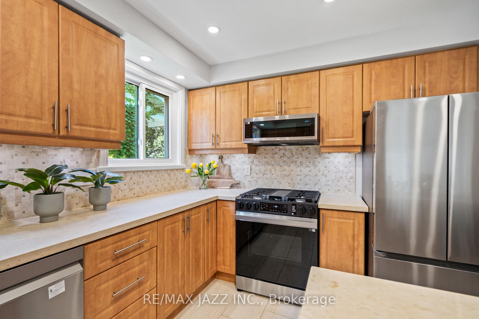 Photo 18 of 230 Lorindale Drive, Oshawa, Donevan — HOMEH