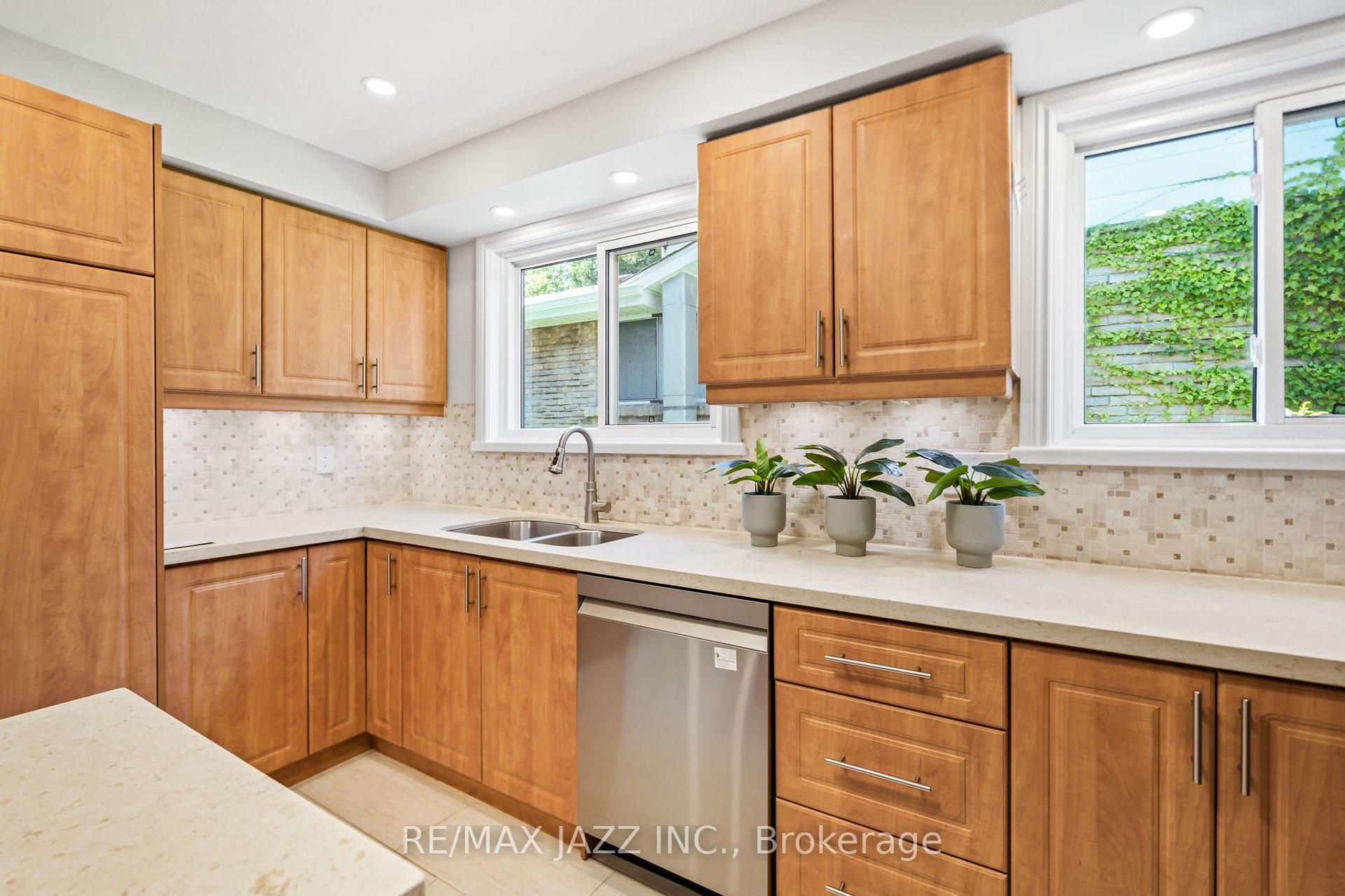Photo 19 of 230 Lorindale Drive, Oshawa, Donevan — HOMEH