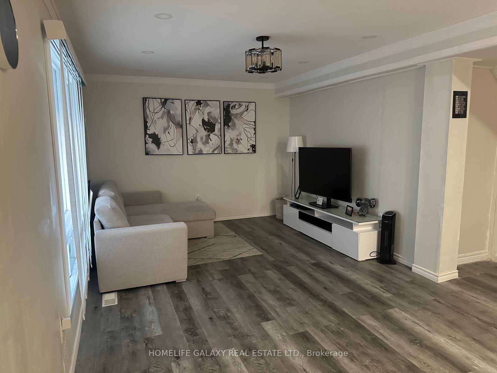 Photo 5 of 5232 Stamford Street, Niagara Falls, Cherrywood — HOMEH