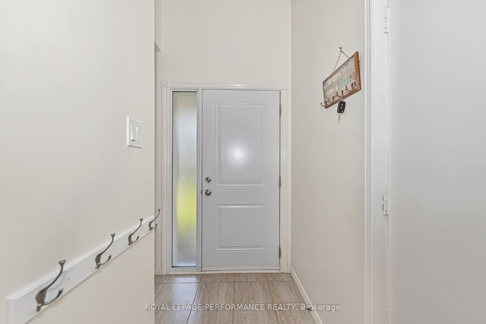 Photo 3 of 1590 Briarfield Crescent, Ottawa, Fallingbrook/Ridgemount — HOMEH