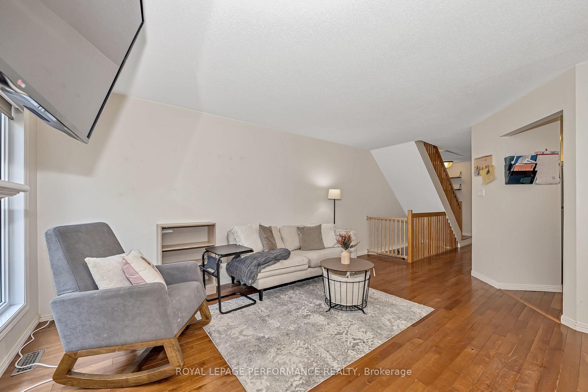 Photo 6 of 1590 Briarfield Crescent, Ottawa, Fallingbrook/Ridgemount — HOMEH