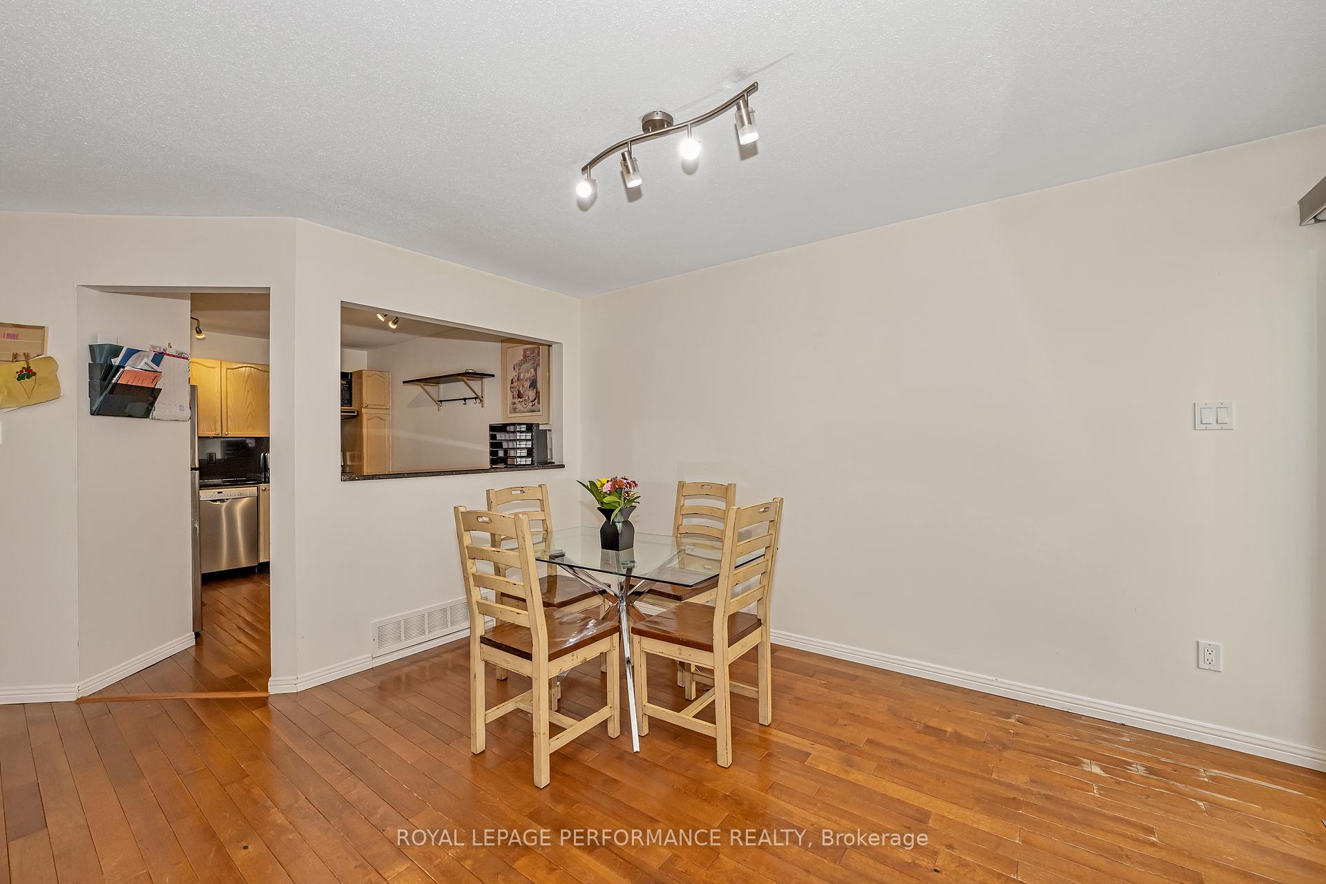 Photo 10 of 1590 Briarfield Crescent, Ottawa, Fallingbrook/Ridgemount — HOMEH