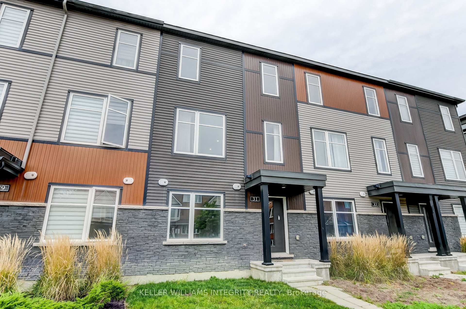 Photo 3 of 31 Lakepointe Drive, Ottawa, Avalon East — HOMEH