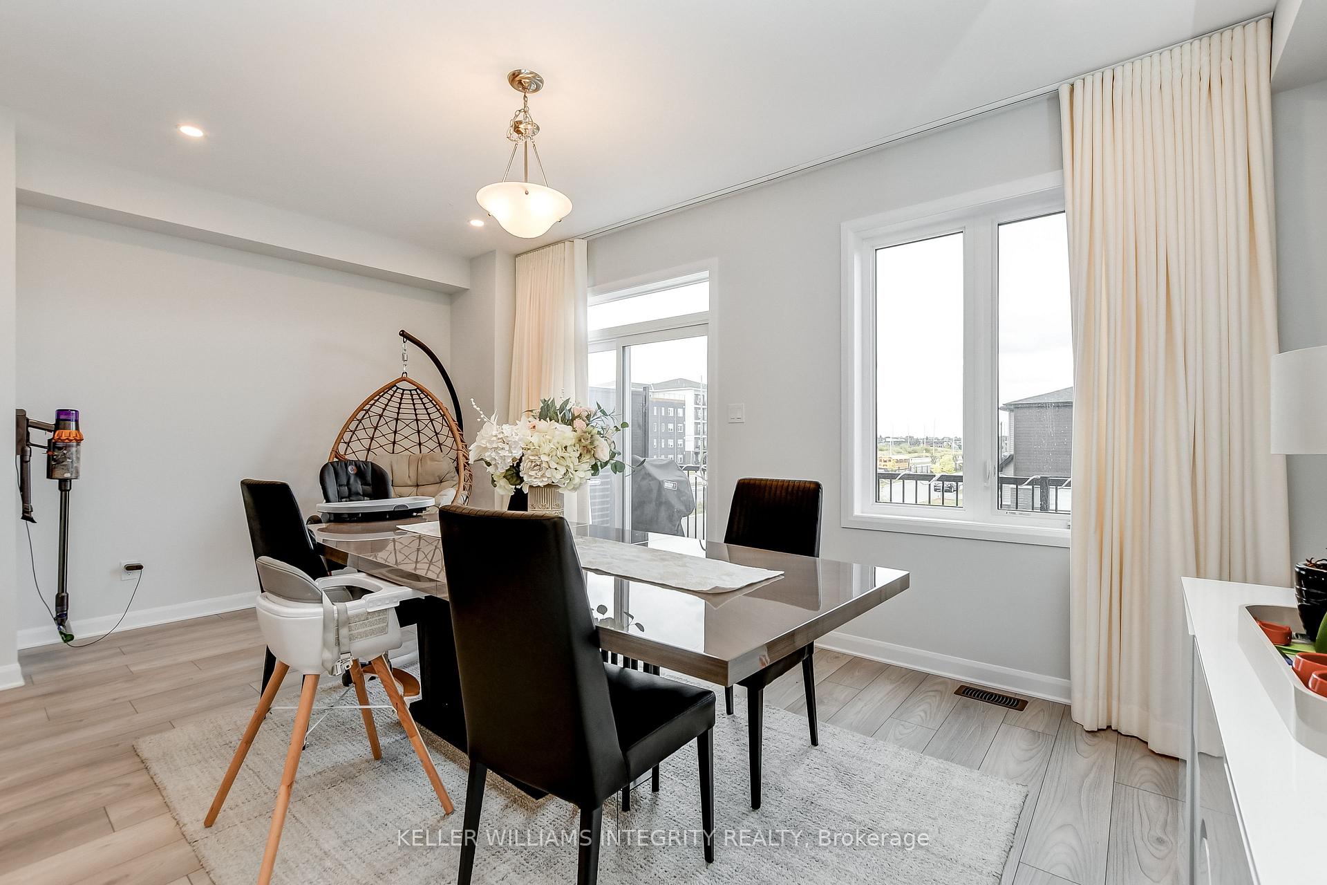 Photo 10 of 31 Lakepointe Drive, Ottawa, Avalon East — HOMEH