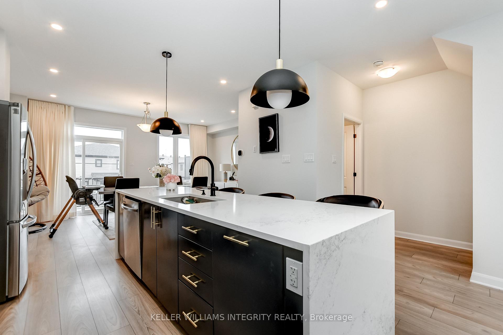 Photo 15 of 31 Lakepointe Drive, Ottawa, Avalon East — HOMEH