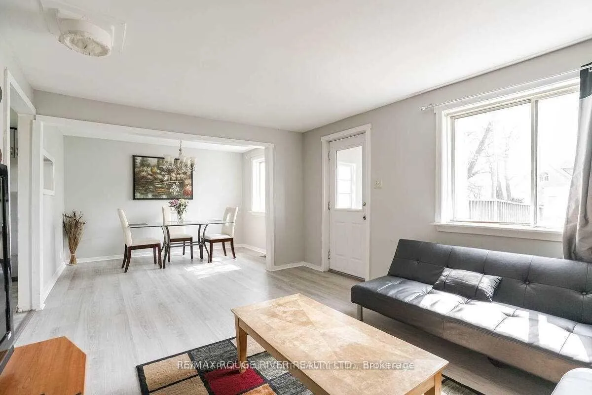 Photo 4 of 1725 Spruce Hill Road, Pickering, Dunbarton — HOMEH