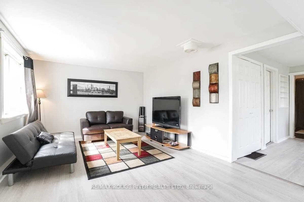 Photo 5 of 1725 Spruce Hill Road, Pickering, Dunbarton — HOMEH