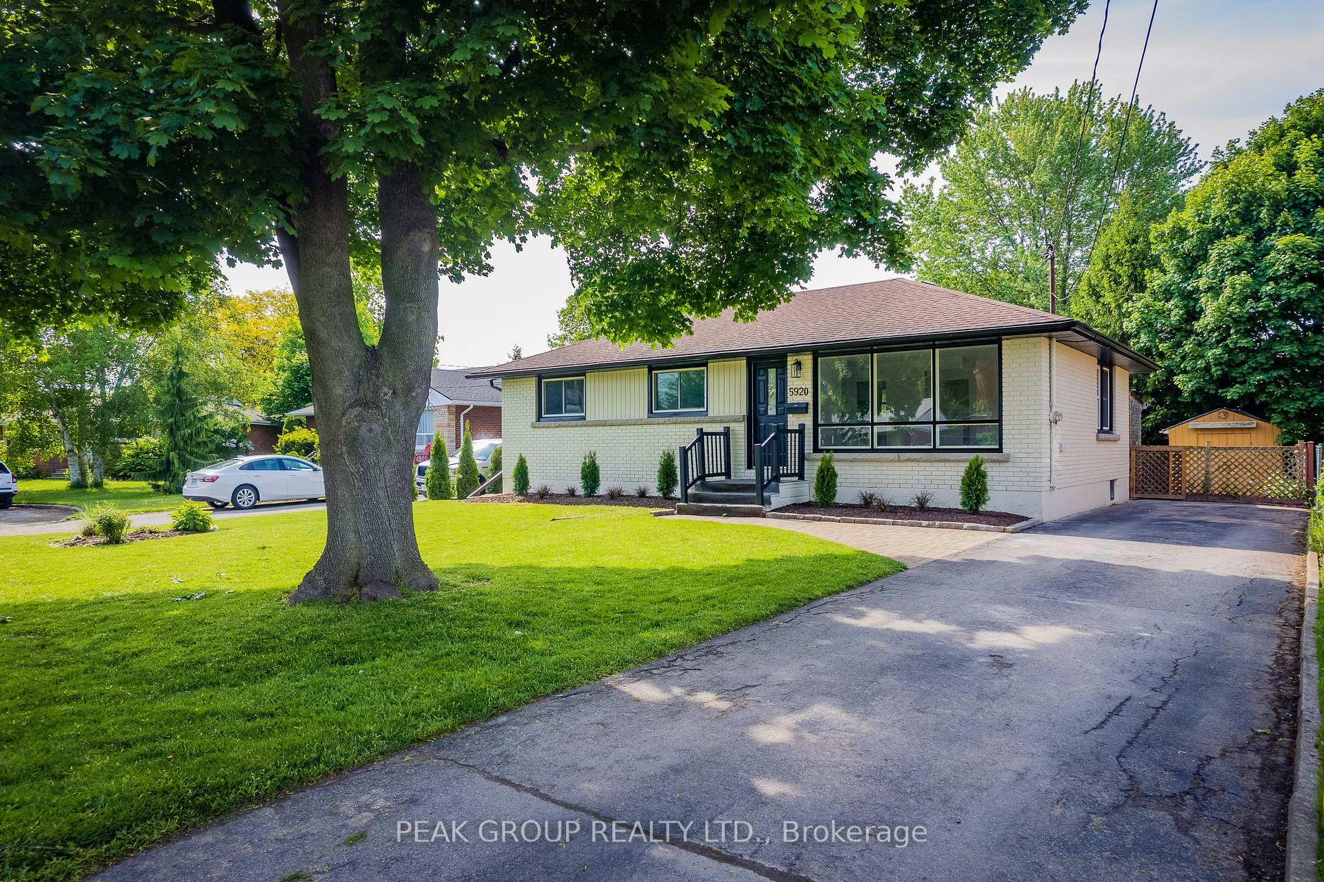 Photo 3 of 5920 Silverwood Crescent, Niagara Falls, Church's Lane — HOMEH