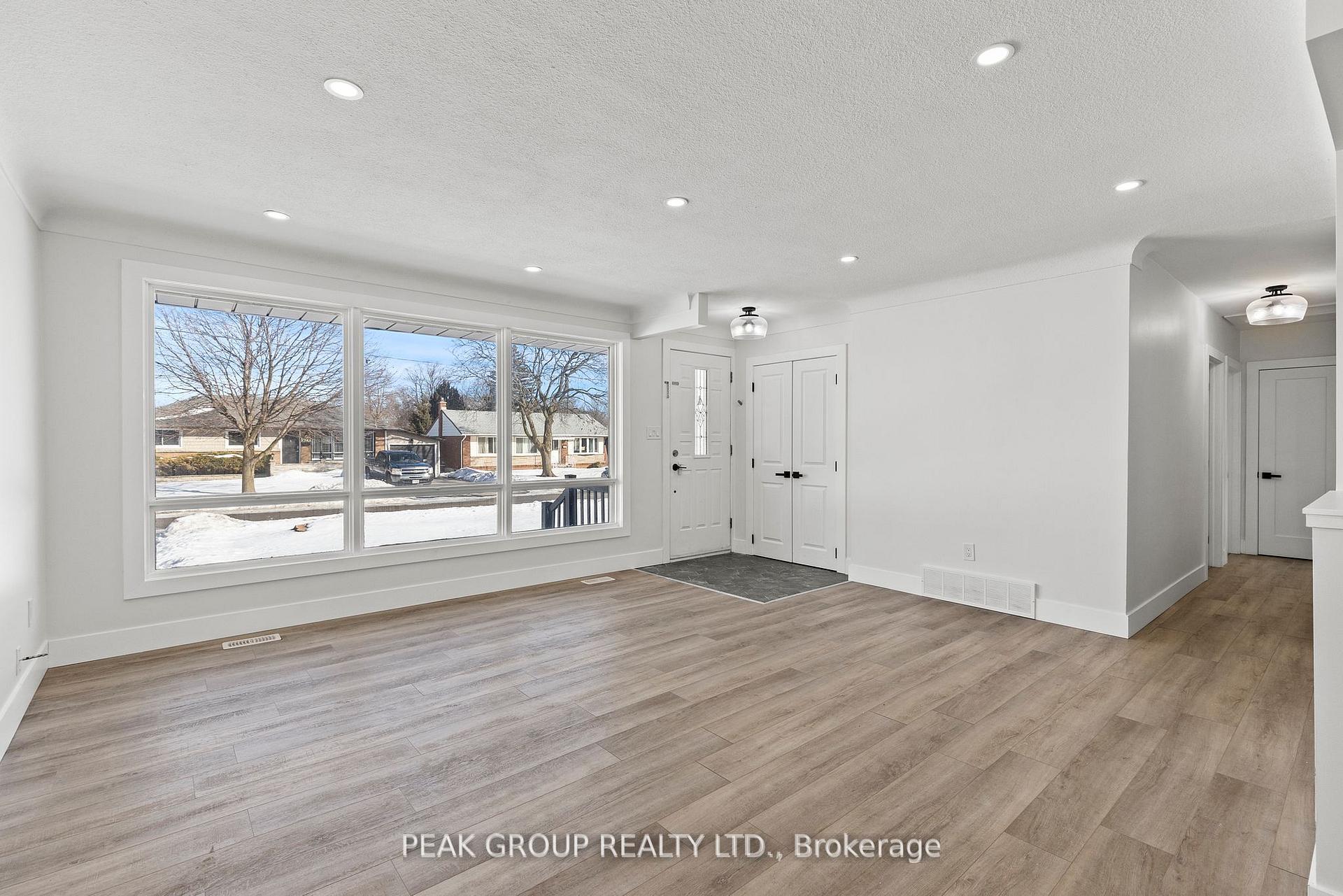 Photo 5 of 5920 Silverwood Crescent, Niagara Falls, Church's Lane — HOMEH