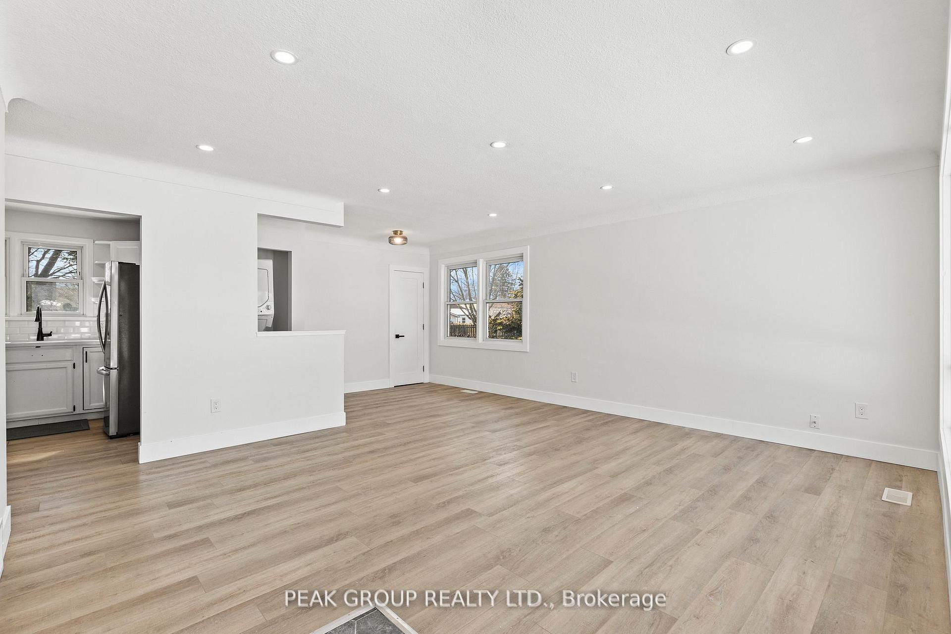 Photo 8 of 5920 Silverwood Crescent, Niagara Falls, Church's Lane — HOMEH