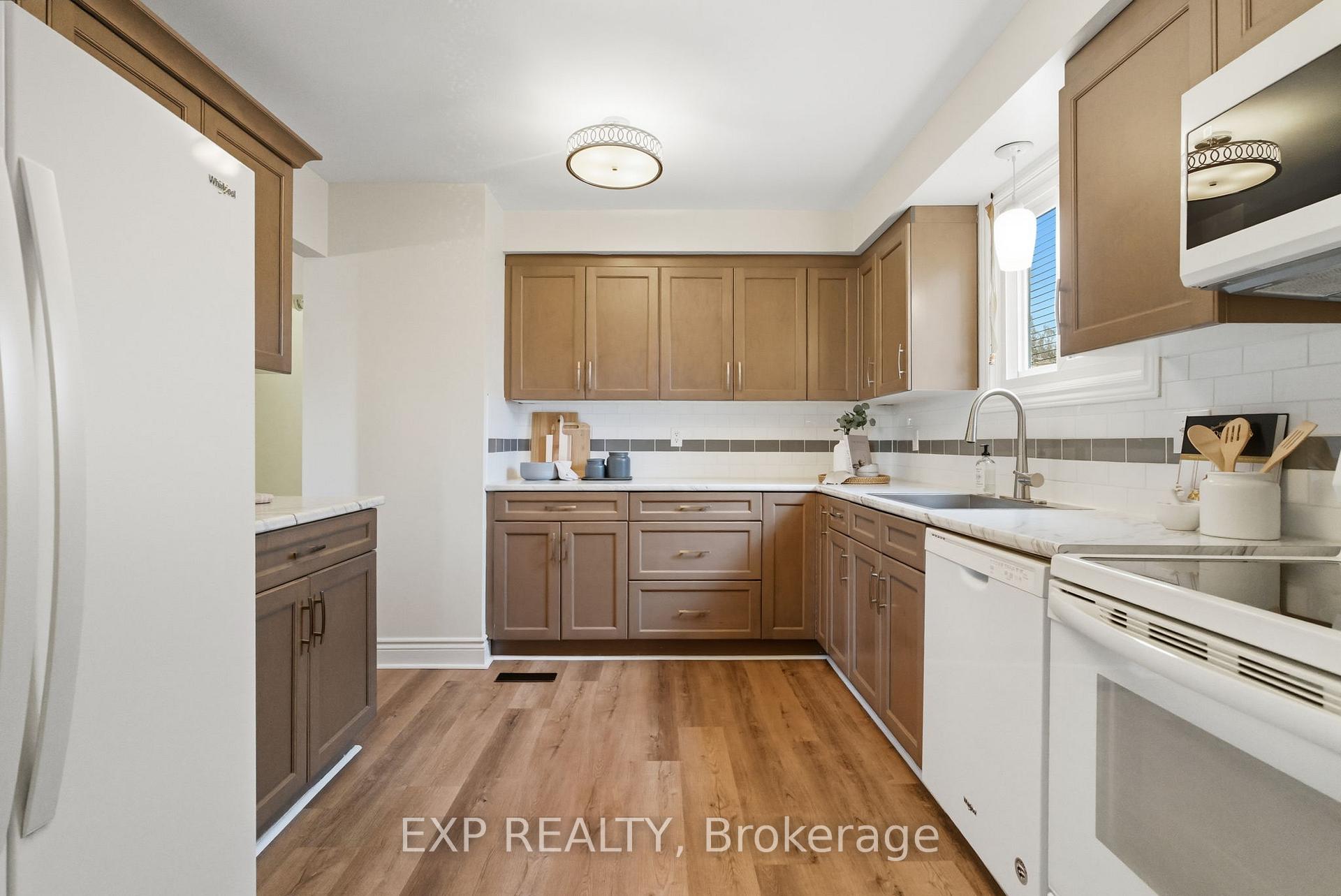 Photo 4 of 236 Northminster Court, Oshawa, Centennial — HOMEH