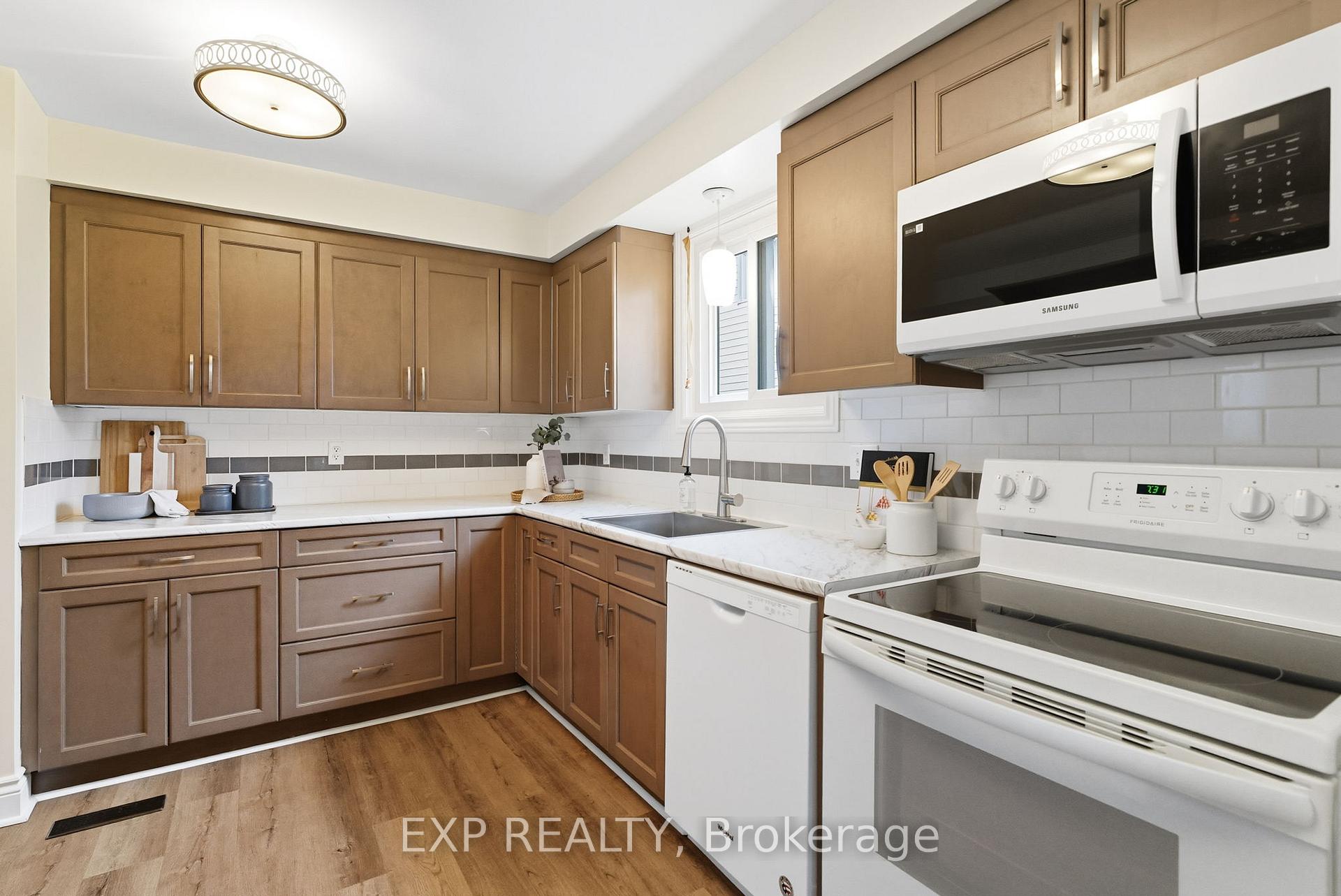 Photo 5 of 236 Northminster Court, Oshawa, Centennial — HOMEH
