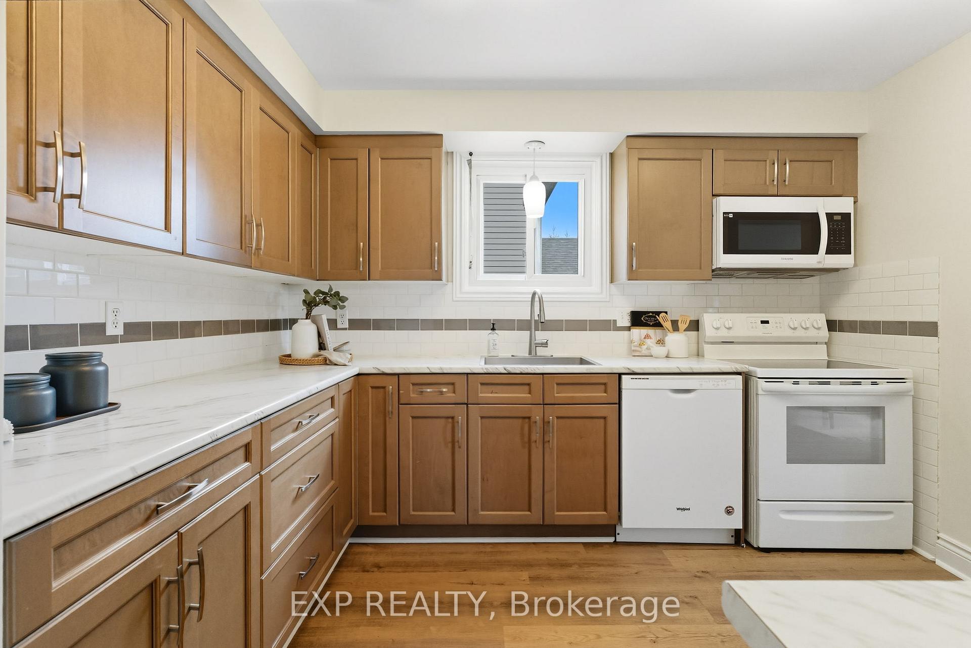 Photo 7 of 236 Northminster Court, Oshawa, Centennial — HOMEH