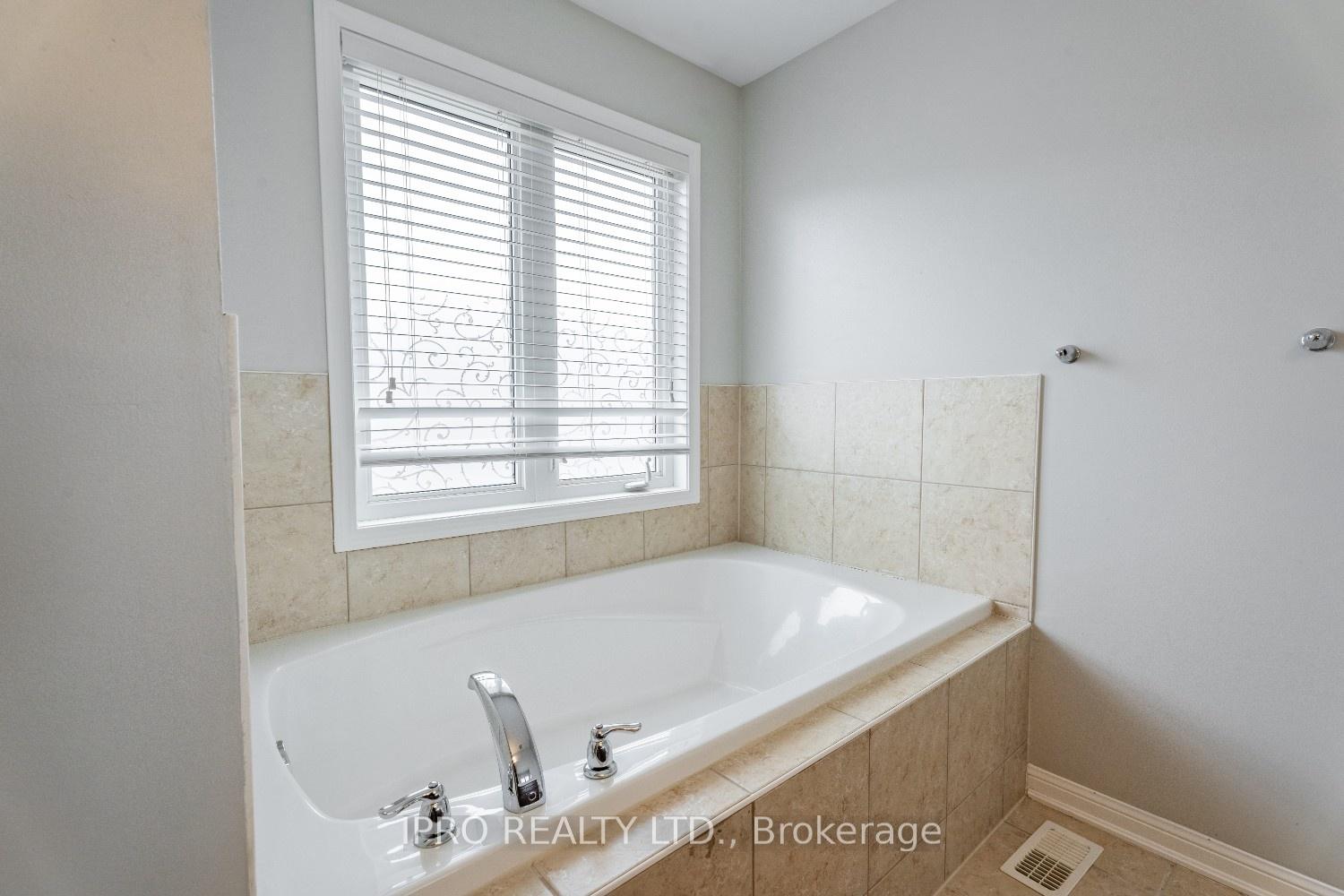 Photo 18 of 1136 Solomon Court, Milton, Willmott — HOMEH
