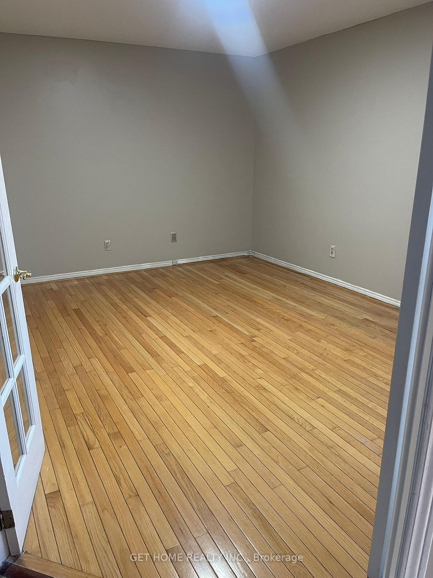 Photo 4 of 1528 Beechlawn Drive, Pickering, Village East — HOMEH