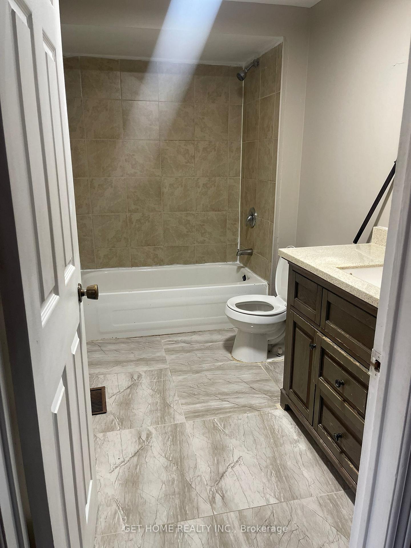 Photo 13 of 1528 Beechlawn Drive, Pickering, Village East — HOMEH