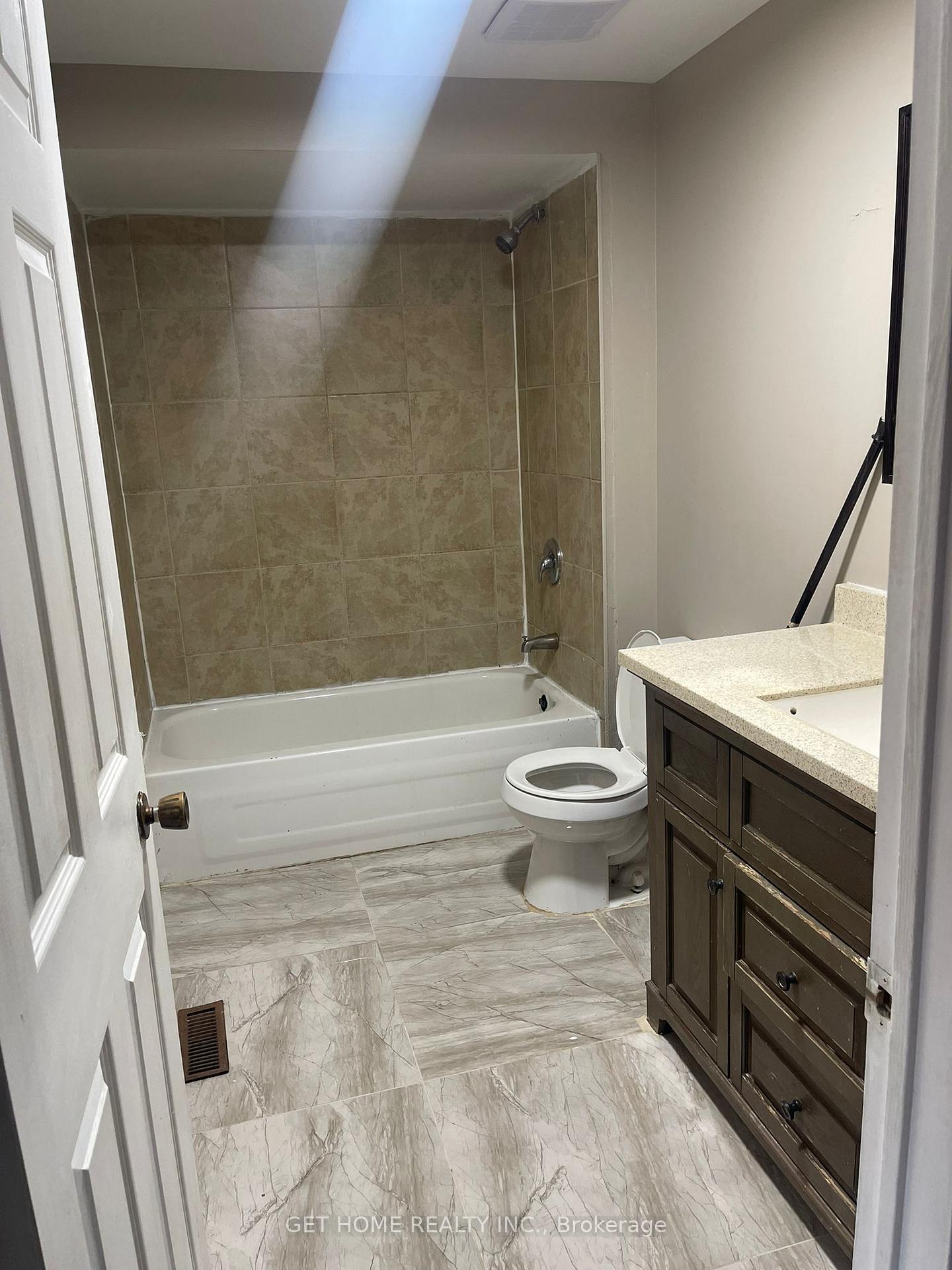 Photo 15 of 1528 Beechlawn Drive, Pickering, Village East — HOMEH