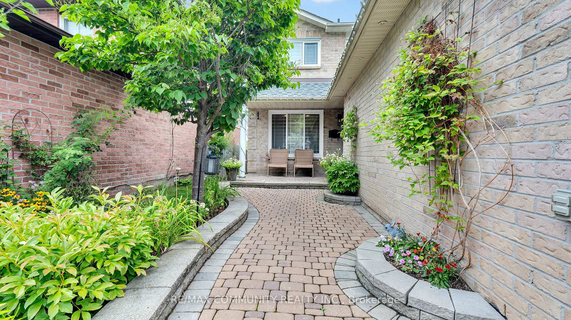 Photo 4 of 2135 Theoden Court, Pickering, Brock Ridge — HOMEH