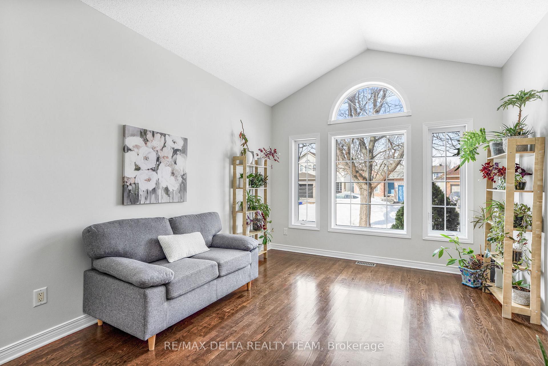 Photo 3 of 1972 Scully Way, Ottawa, Fallingbrook/Gardenway South — HOMEH