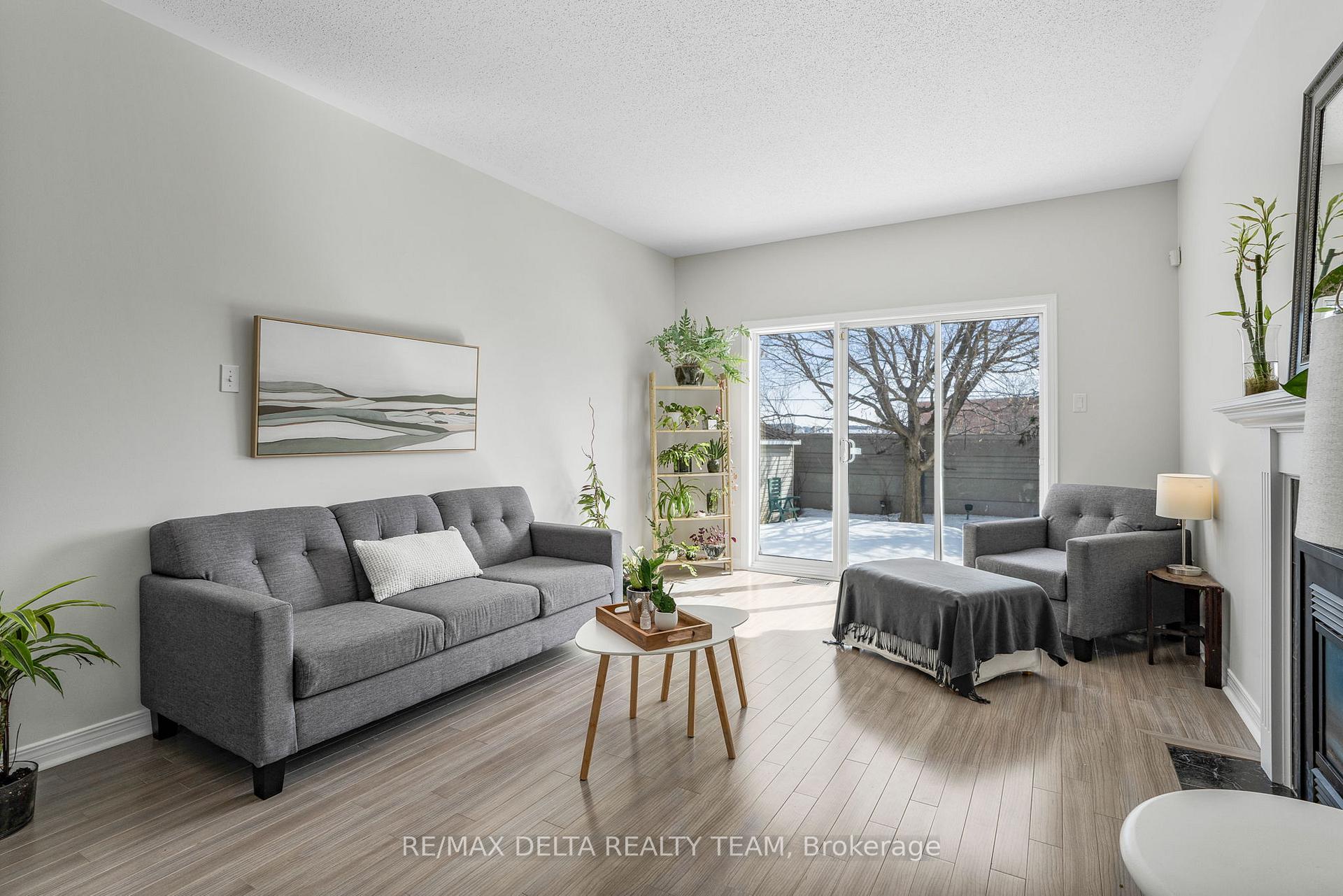 Photo 10 of 1972 Scully Way, Ottawa, Fallingbrook/Gardenway South — HOMEH