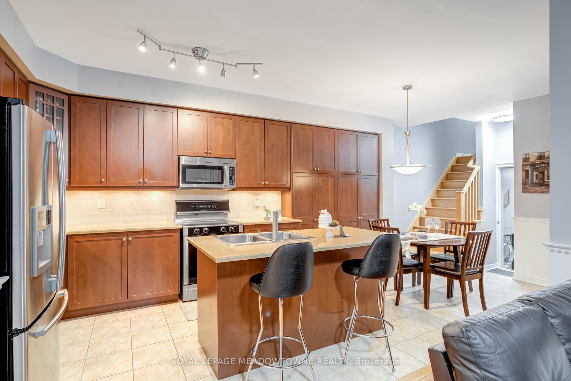 Photo 13 of 864 Bessy Trail, Milton, Coates — HOMEH