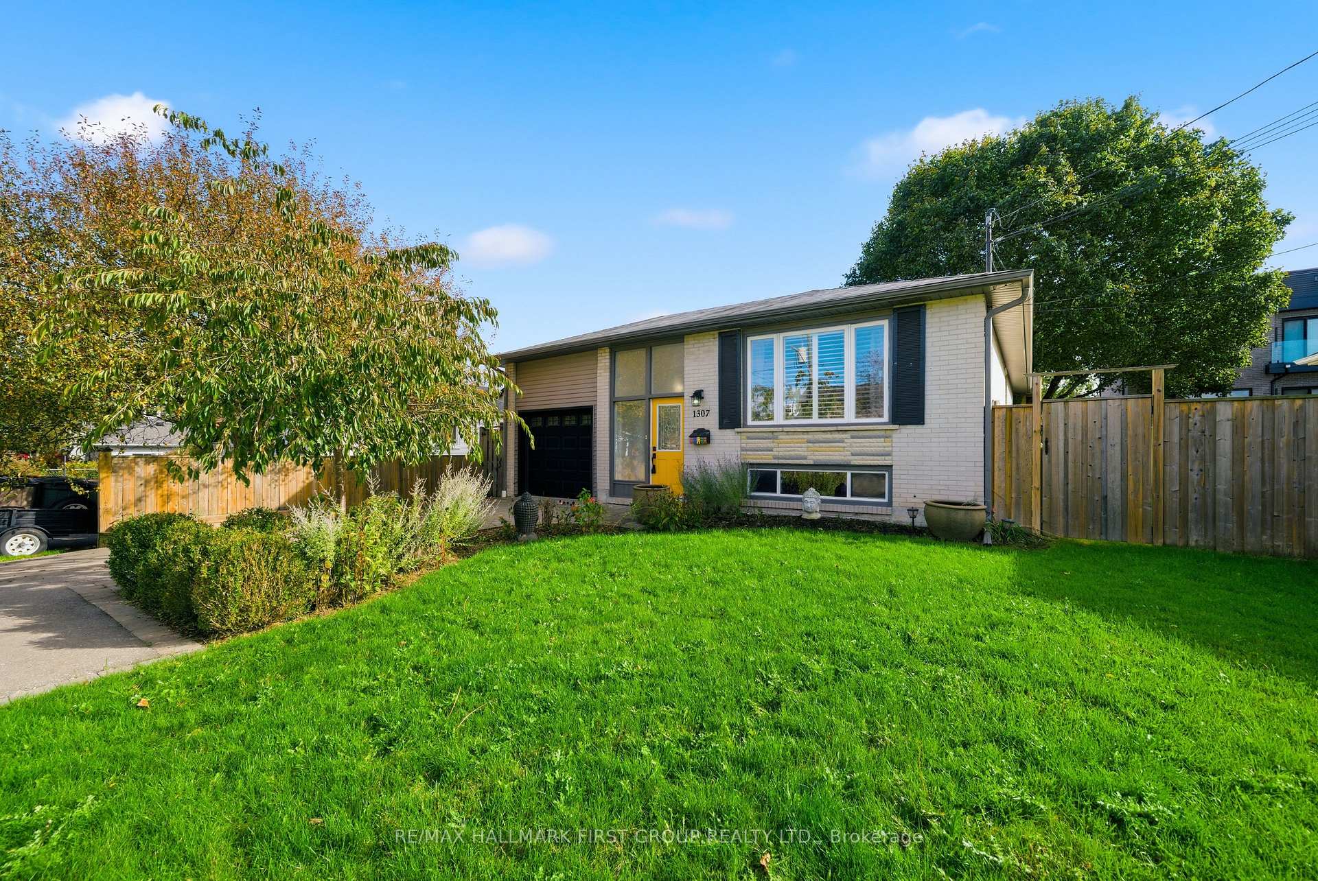 Photo 3 of 1307 Broadview Street, Pickering, Bay Ridges — HOMEH