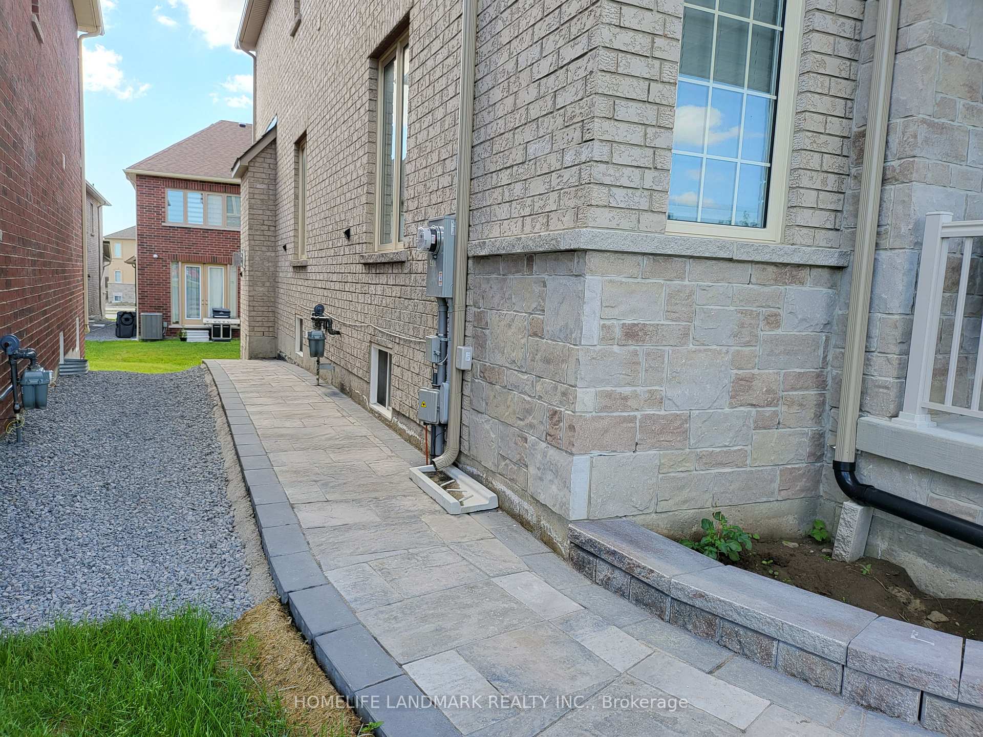 Photo 3 of Unit Bsmt, 1015 Kingpeak Crescent, Pickering, Rural Pickering — HOMEH
