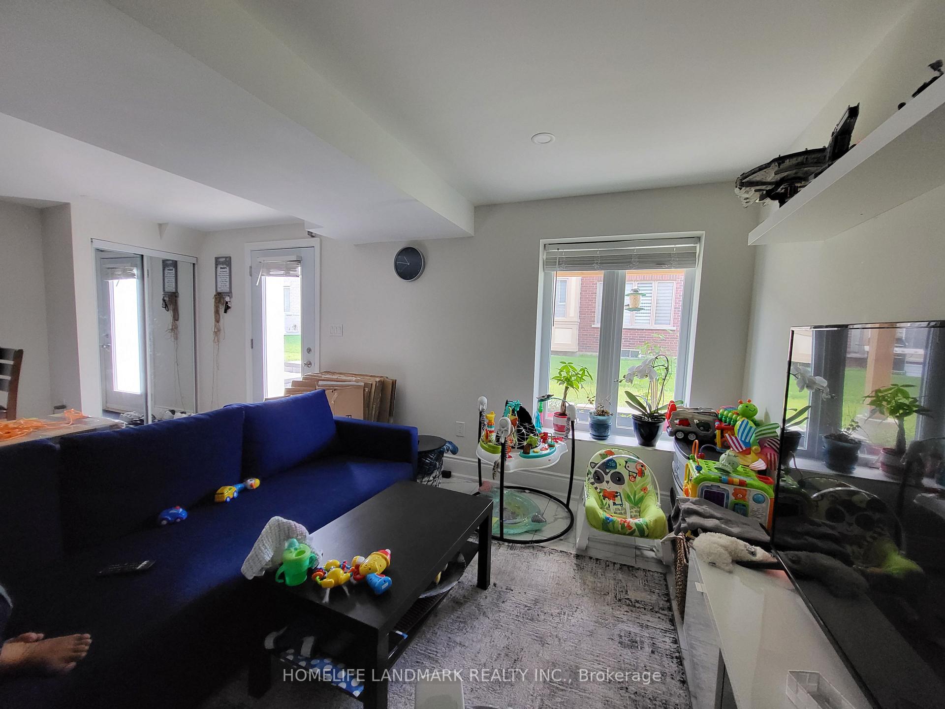 Photo 5 of Unit Bsmt, 1015 Kingpeak Crescent, Pickering, Rural Pickering — HOMEH