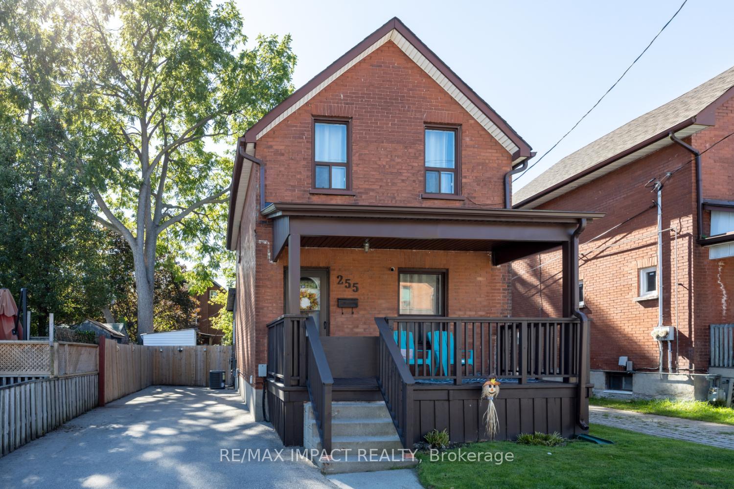 Photo 4 of 255 Arthur Street E, Oshawa, Central — HOMEH