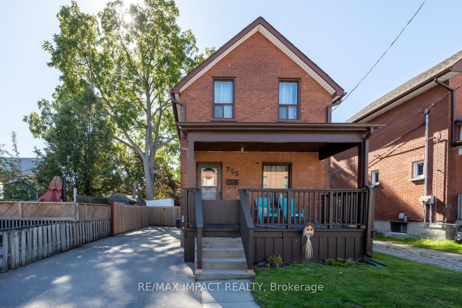 Photo 5 of 255 Arthur Street E, Oshawa, Central — HOMEH