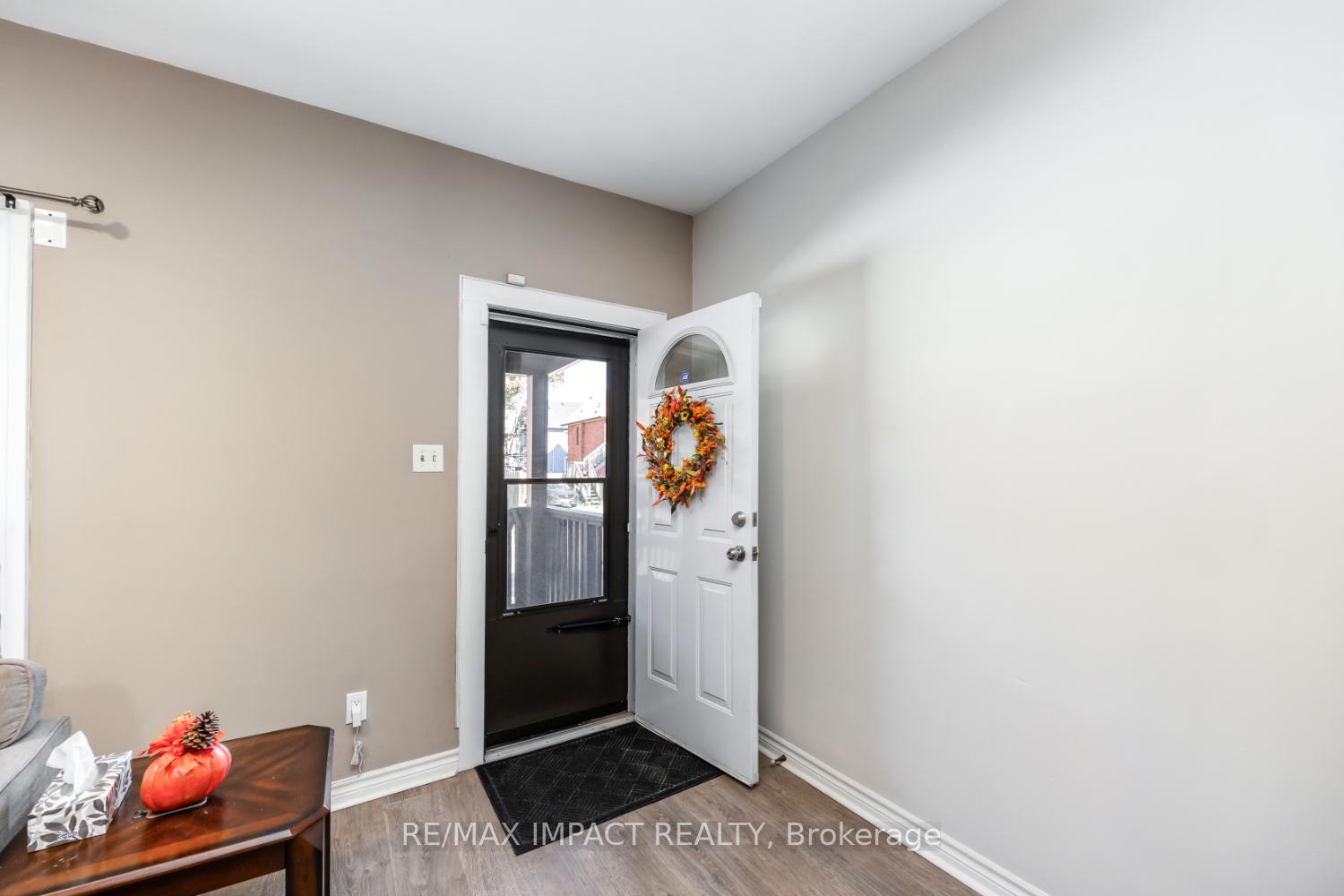 Photo 8 of 255 Arthur Street E, Oshawa, Central — HOMEH