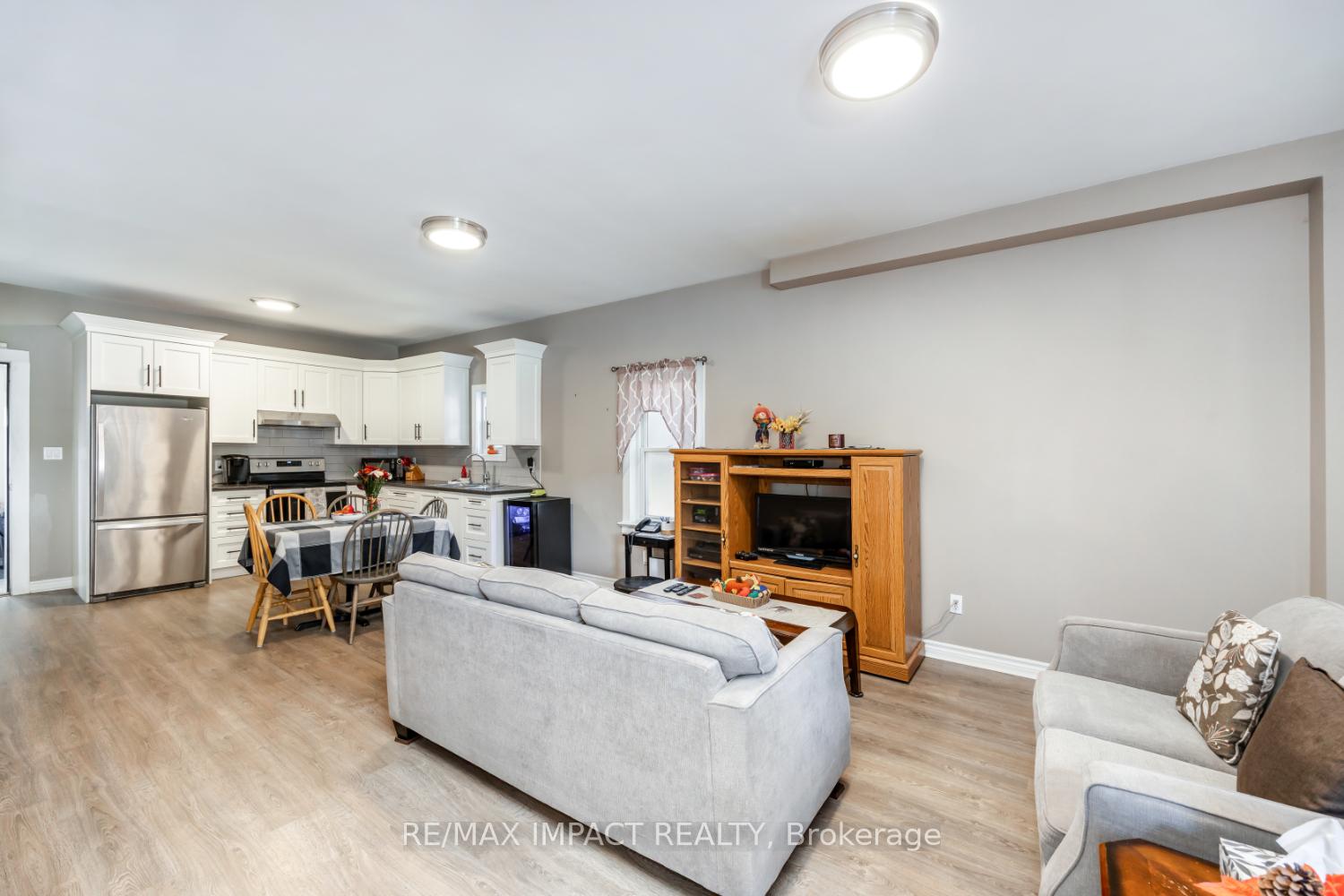 Photo 11 of 255 Arthur Street E, Oshawa, Central — HOMEH