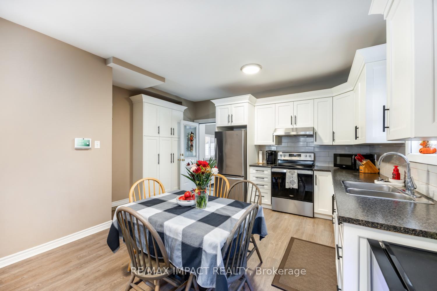 Photo 15 of 255 Arthur Street E, Oshawa, Central — HOMEH