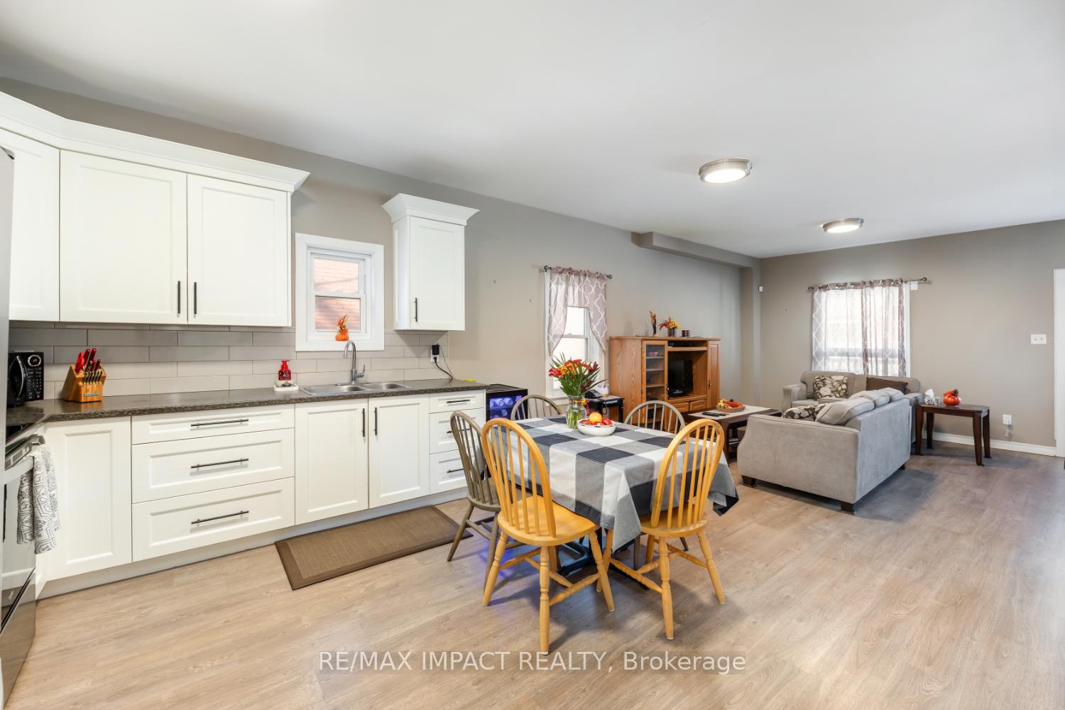 Photo 17 of 255 Arthur Street E, Oshawa, Central — HOMEH