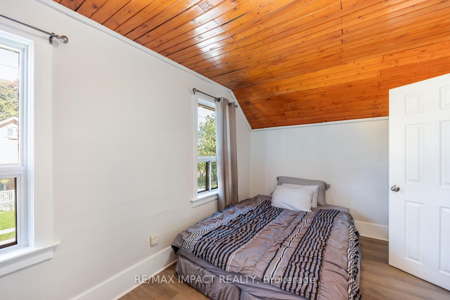 Photo 24 of 255 Arthur Street E, Oshawa, Central — HOMEH