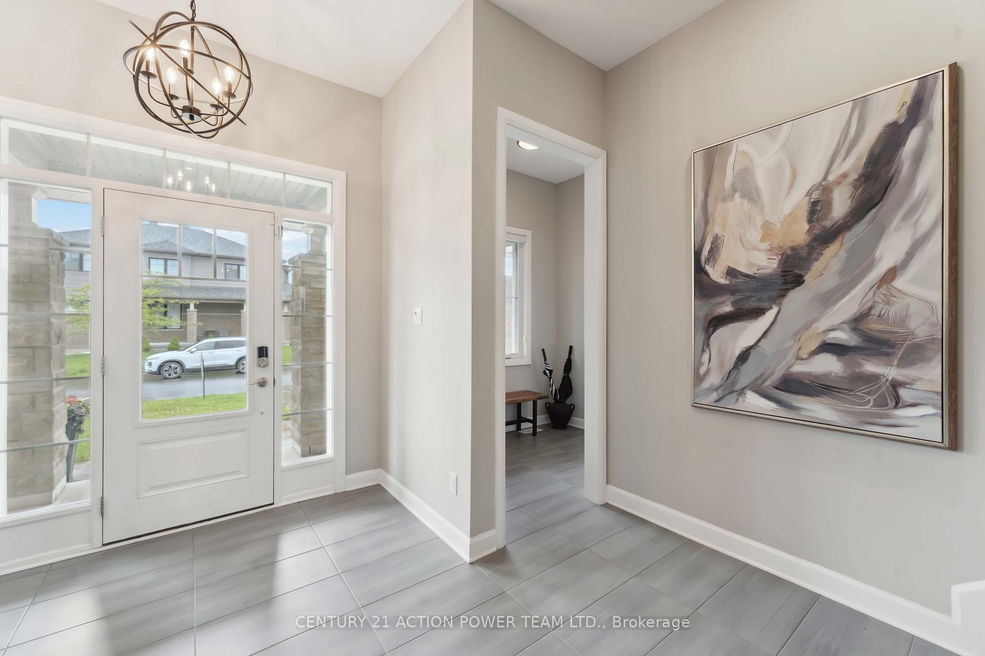 Photo 2 of 266 Esturgeon Street, Ottawa, Avalon West — HOMEH