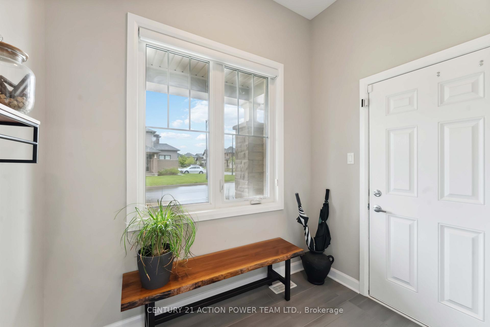 Photo 4 of 266 Esturgeon Street, Ottawa, Avalon West — HOMEH