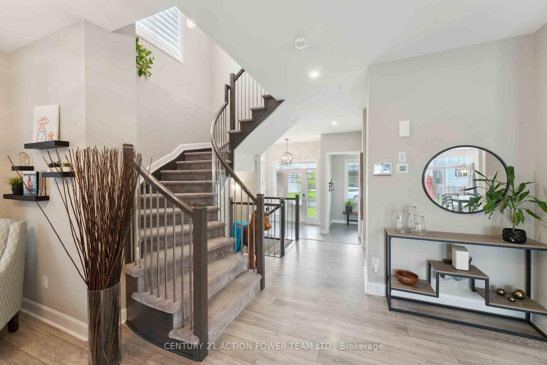 Photo 5 of 266 Esturgeon Street, Ottawa, Avalon West — HOMEH